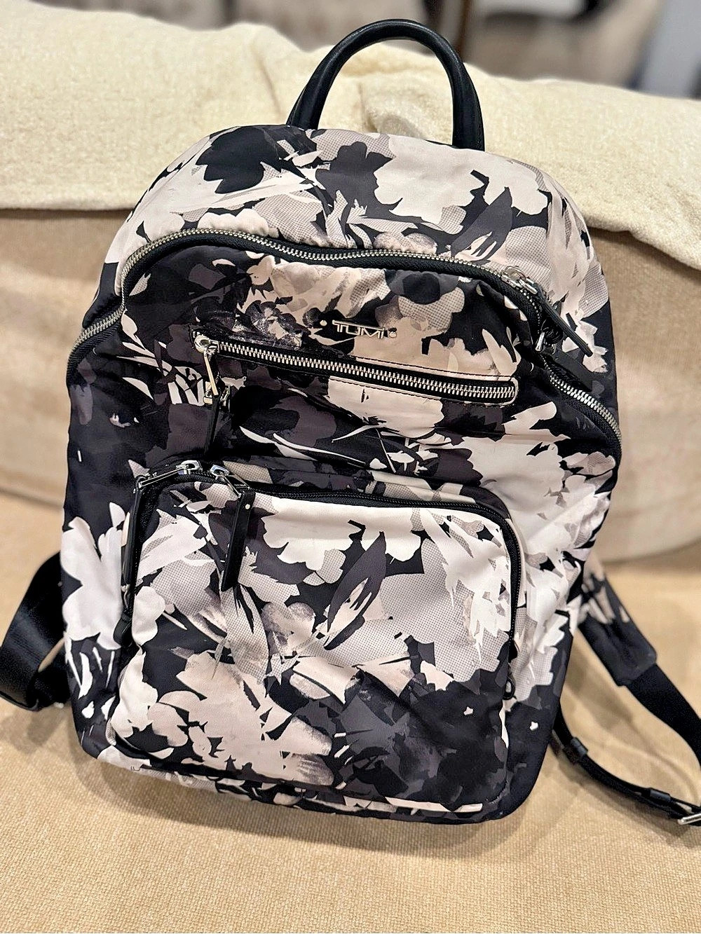 Tumi Voyageur Carson Backpack Black & White